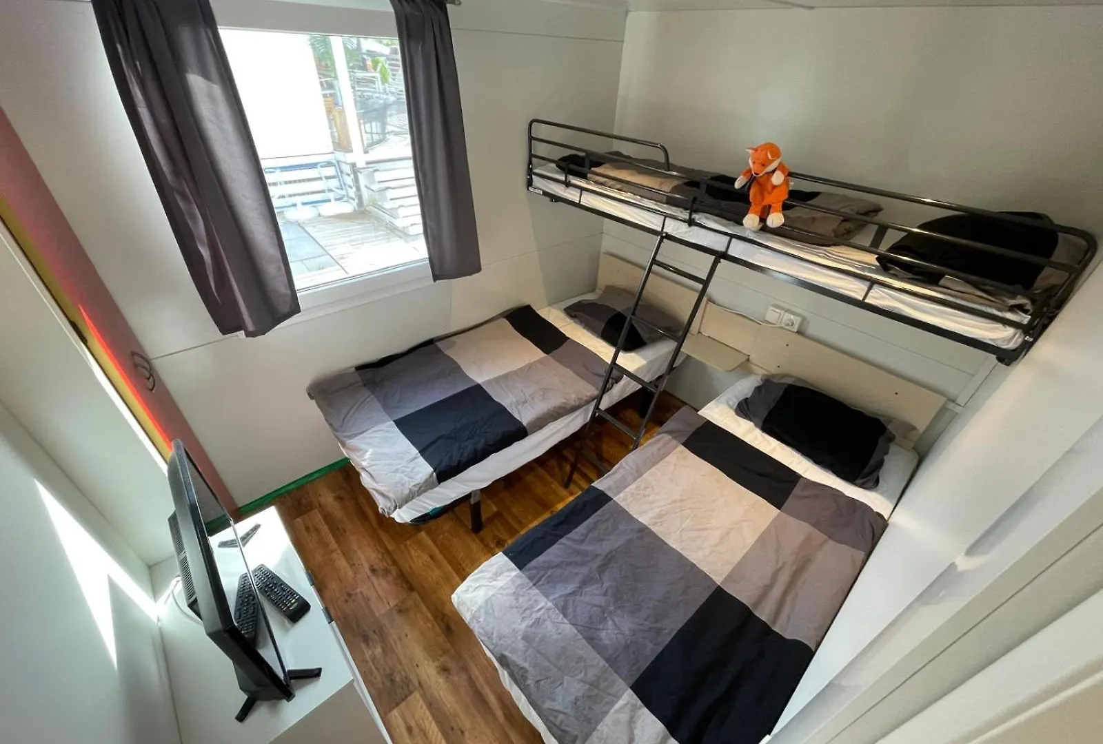 Gutti'S Mobilehome Biograd Na Moru 0*,
